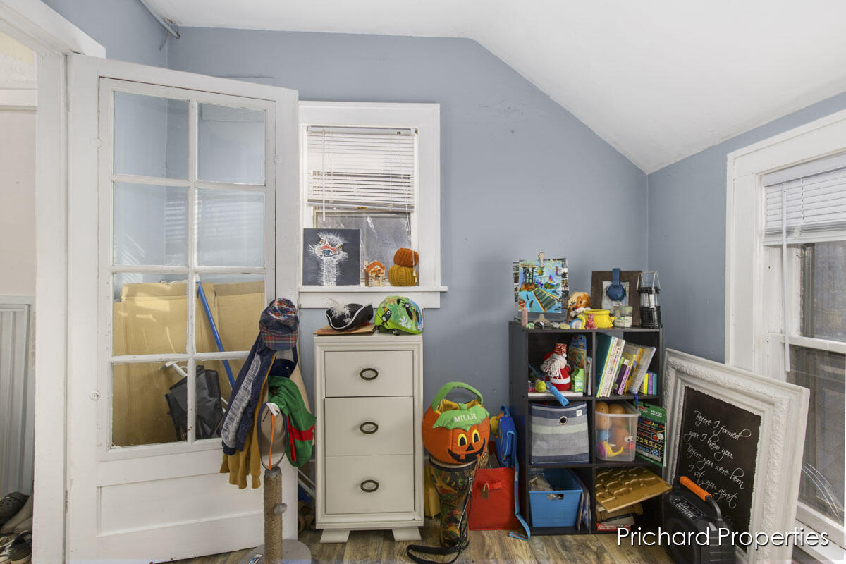 852 Eleventh Street NW