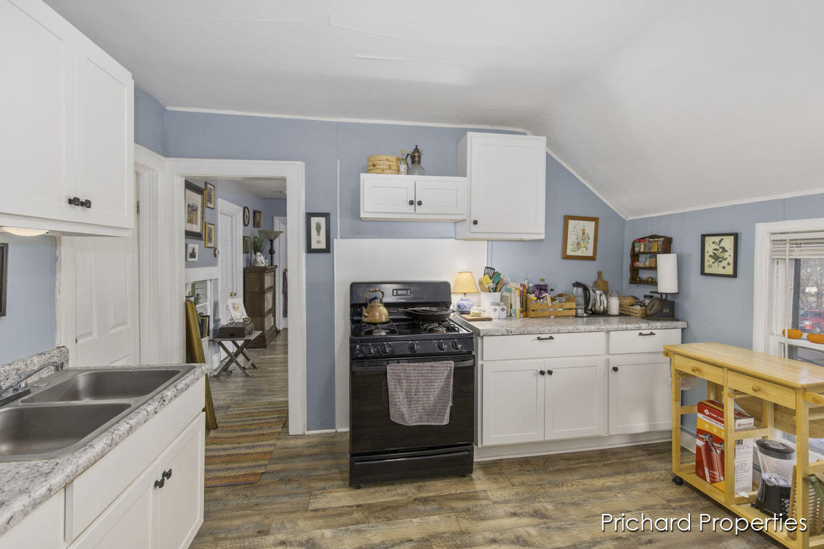 852 Eleventh Street NW