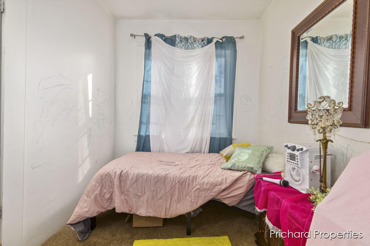 852 Eleventh Street NW