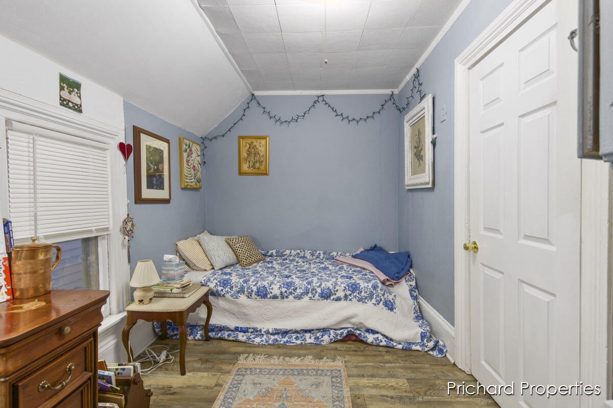 852 Eleventh Street NW