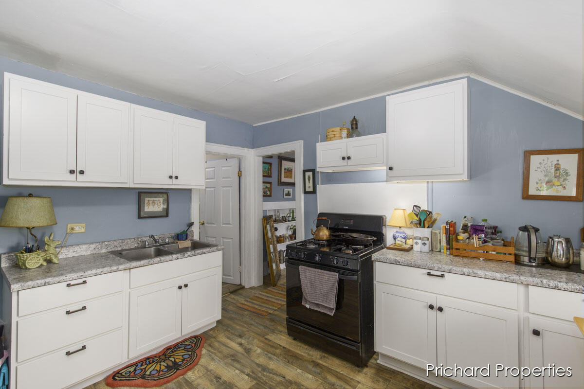 852 Eleventh Street NW