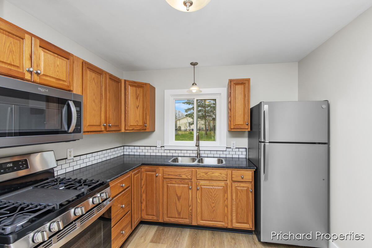 1642 Pennoyer Avenue, 1644