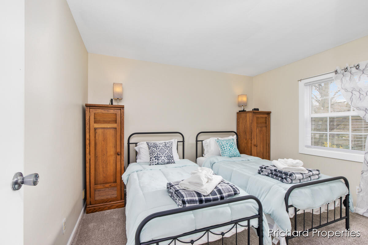 1642 Pennoyer Avenue, 1644