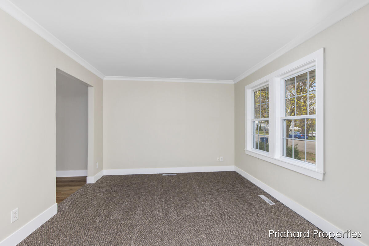 1642 Pennoyer Avenue, 1644