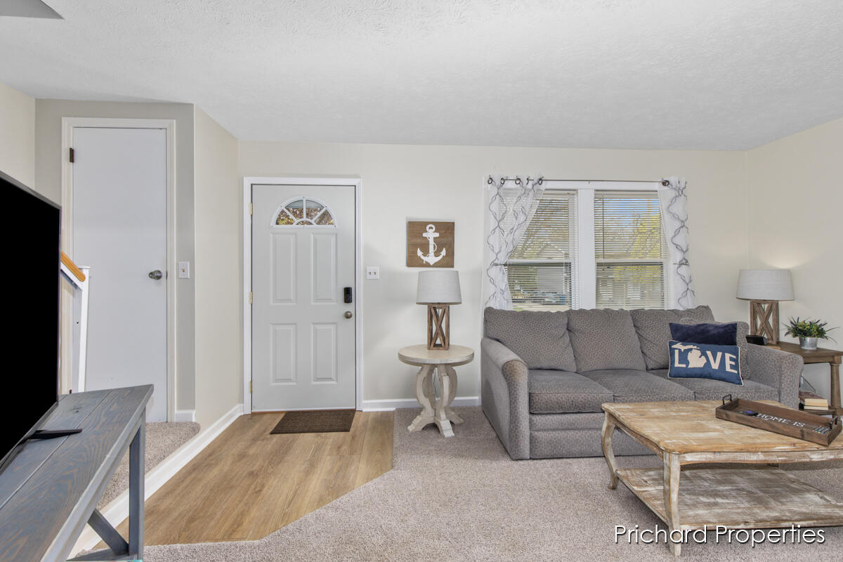 1642 Pennoyer Avenue, 1644