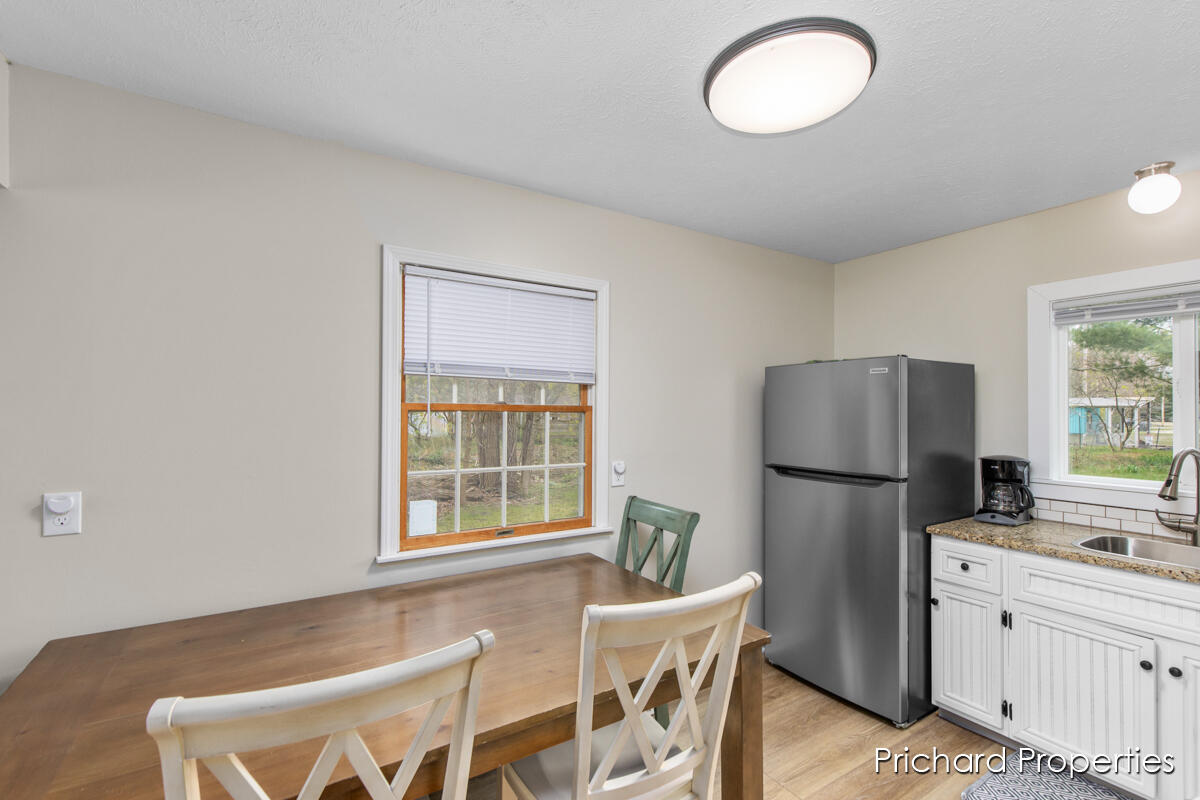 1642 Pennoyer Avenue, 1644