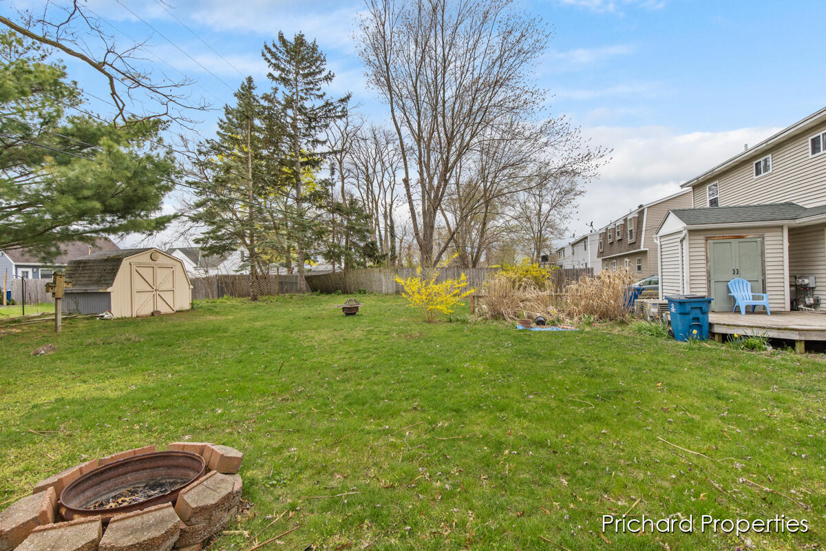 1642 Pennoyer Avenue, 1644