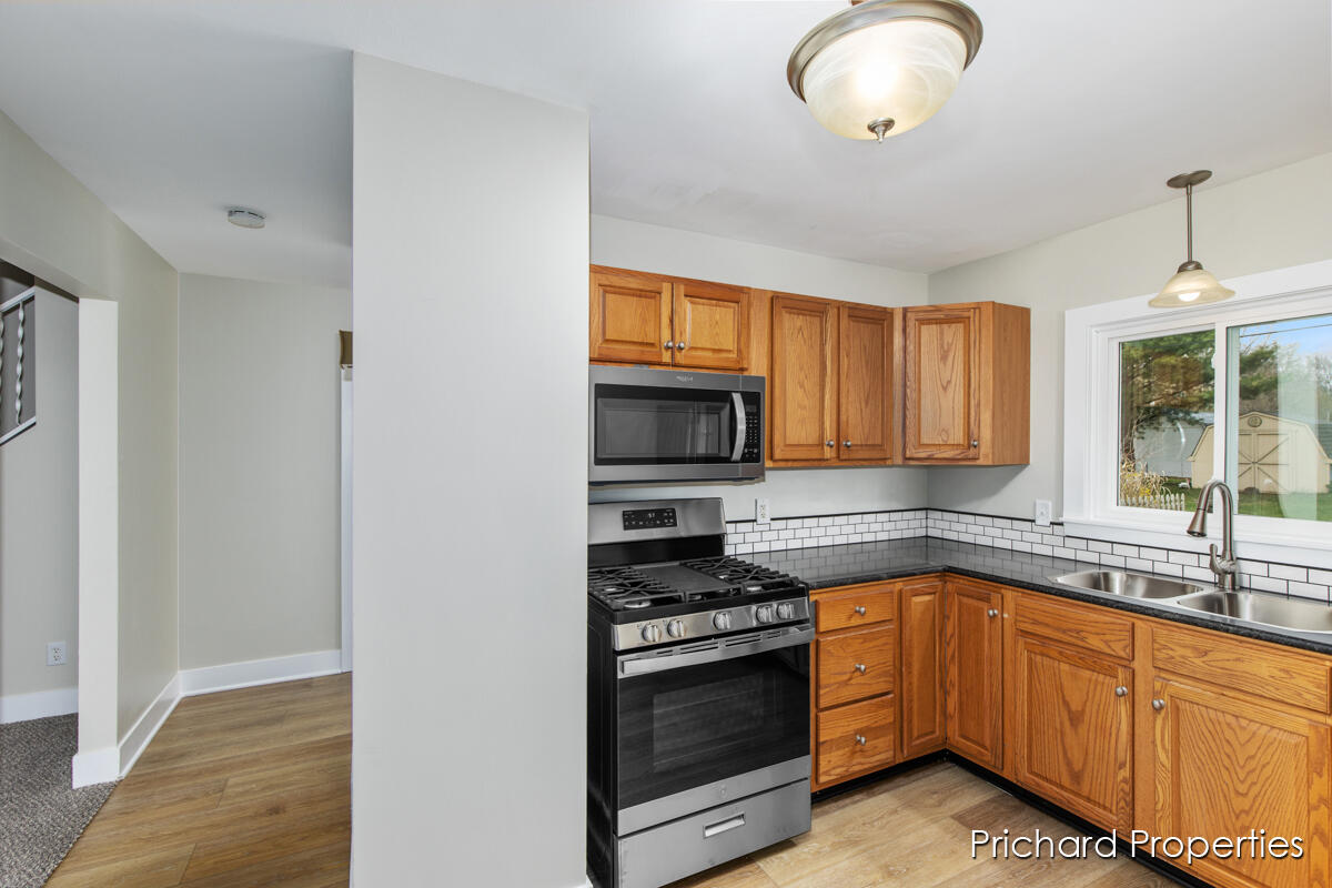 1642 Pennoyer Avenue, 1644