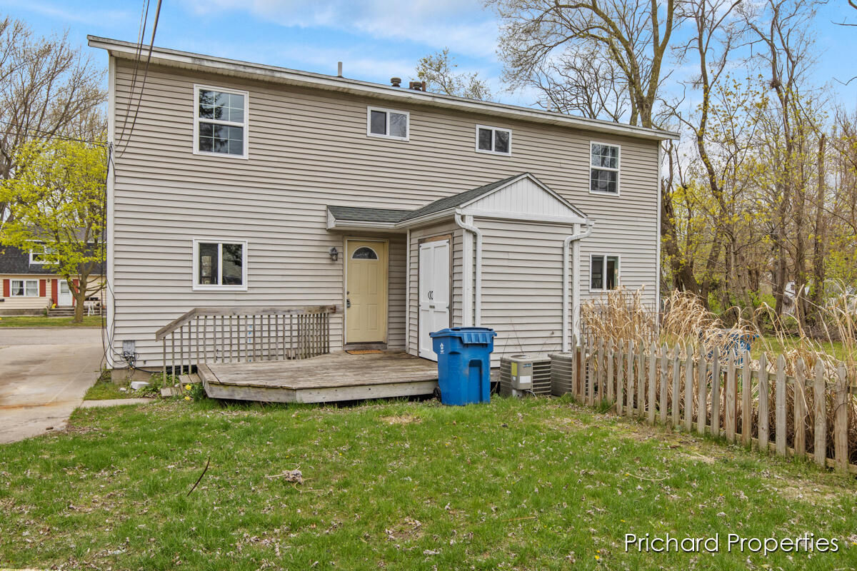 1642 Pennoyer Avenue, 1644