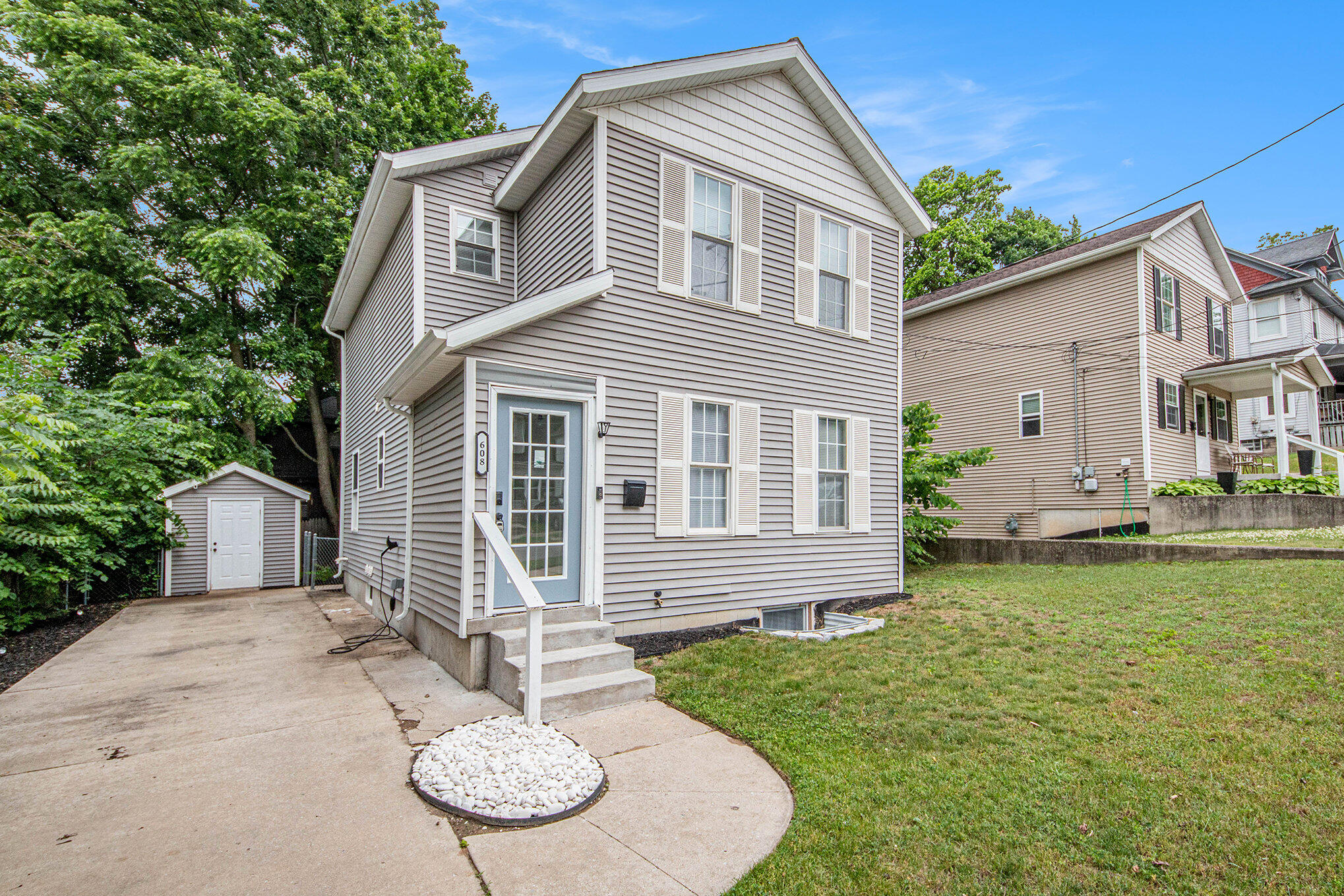 608 Dolbee Avenue SE