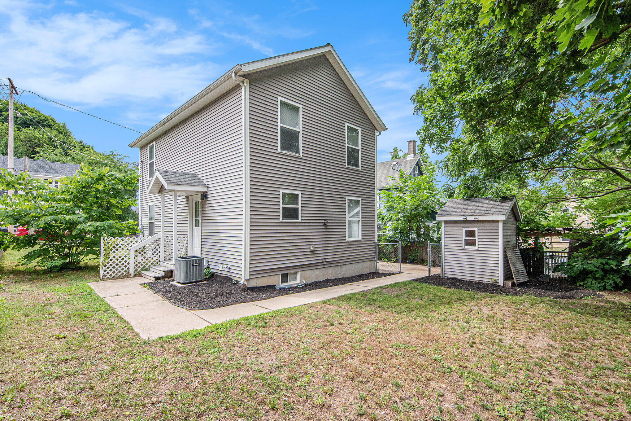 608 Dolbee Avenue SE