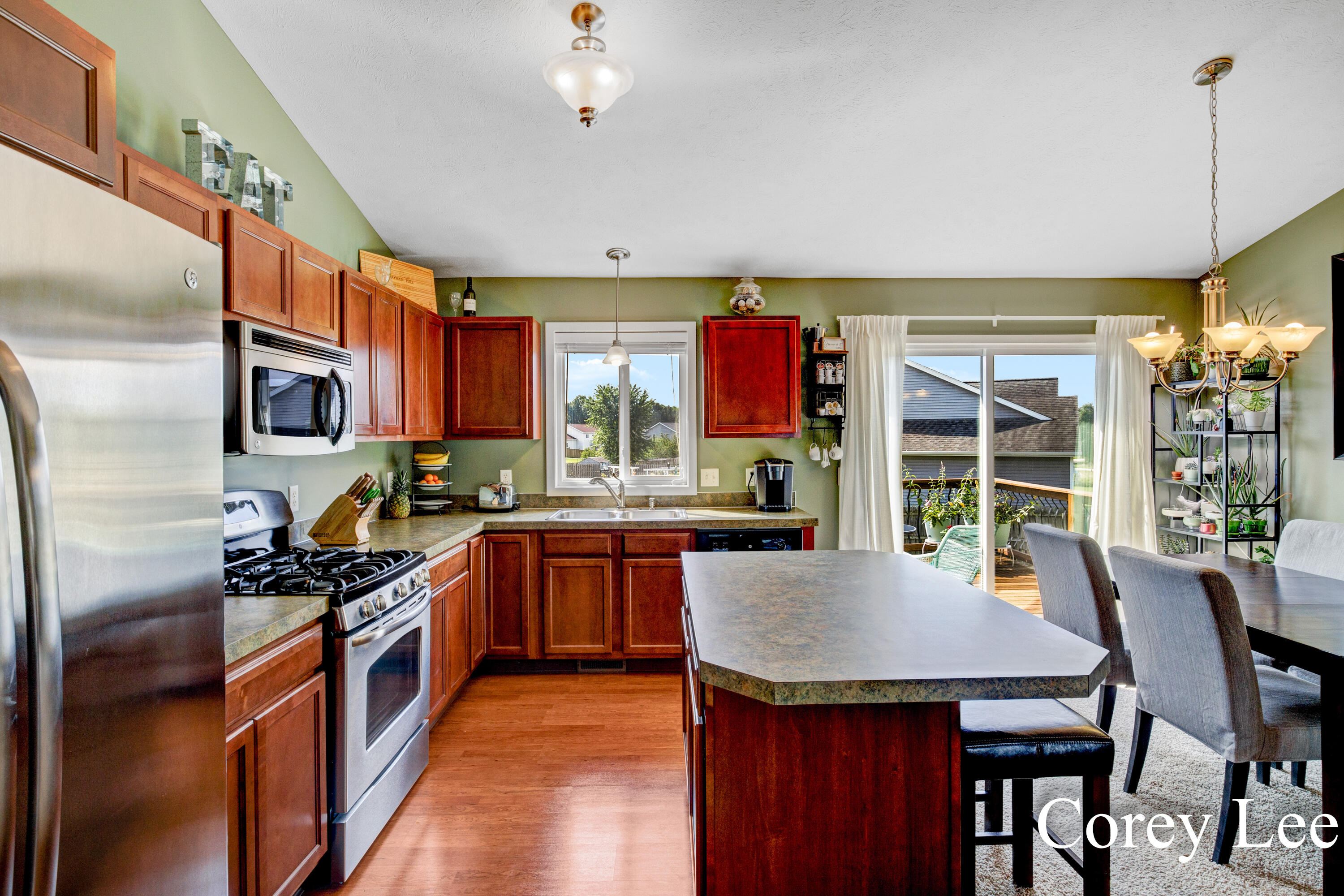 514 Clear Wood Drive SE