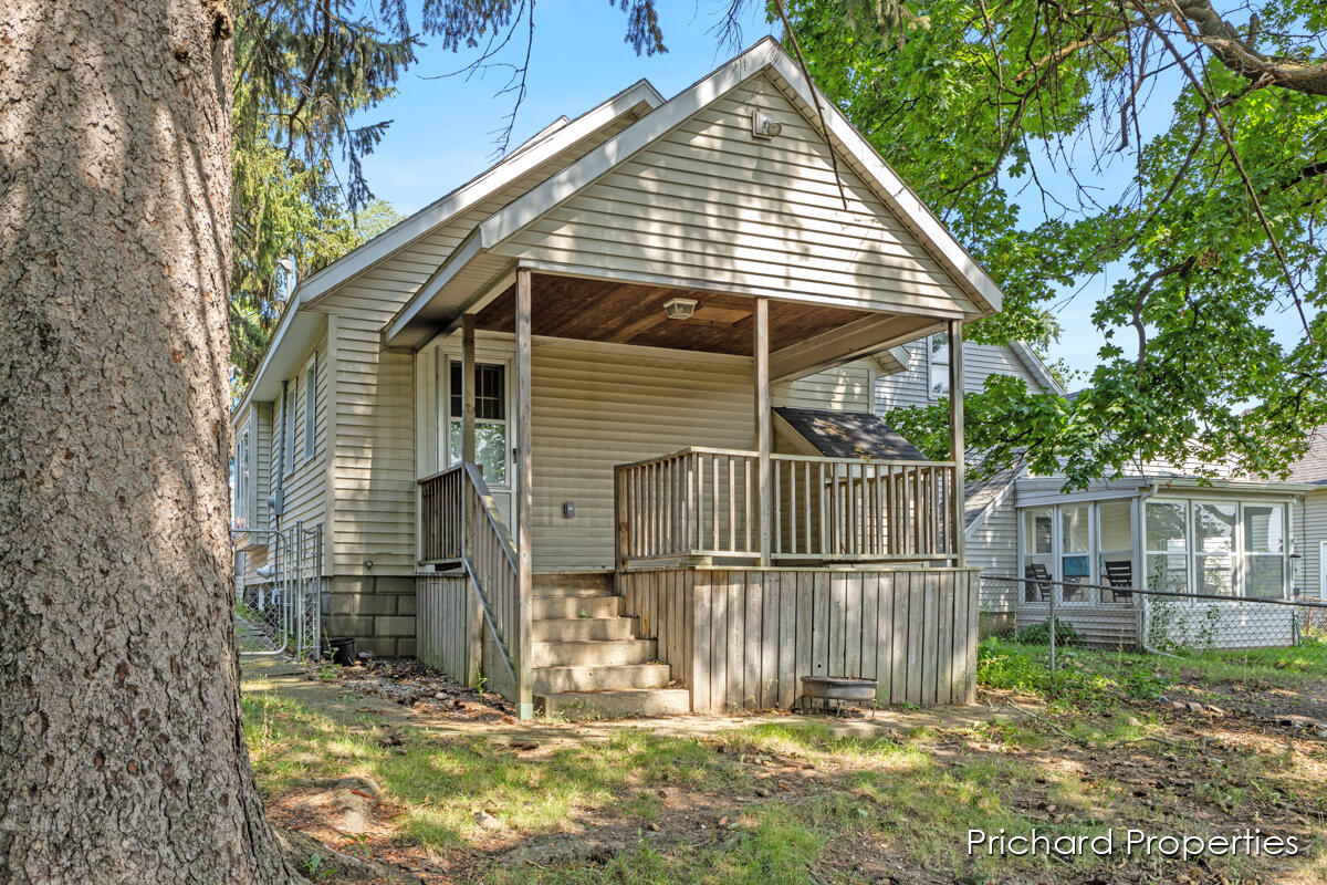 1222 Courtney Street NW