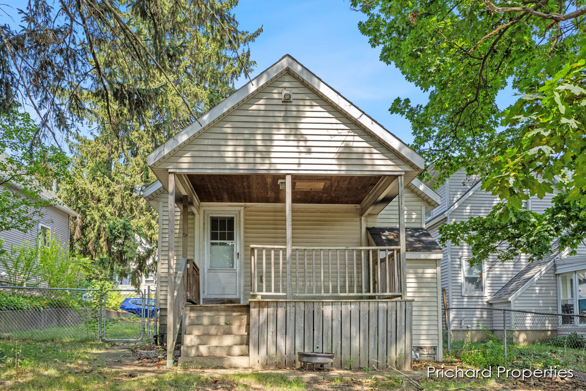 1222 Courtney Street NW