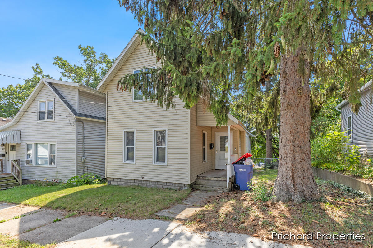 1222 Courtney Street NW