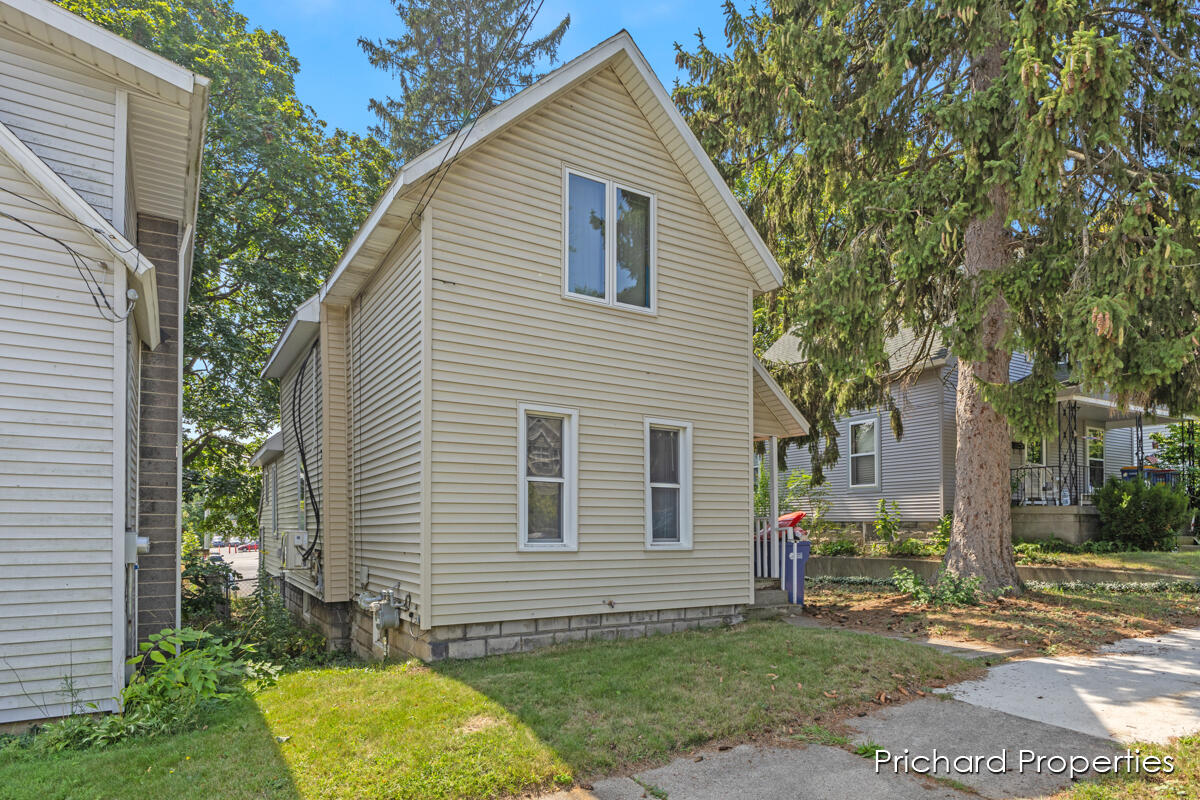 1222 Courtney Street NW