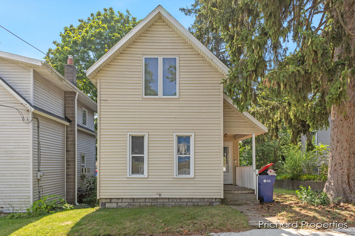 1222 Courtney Street NW