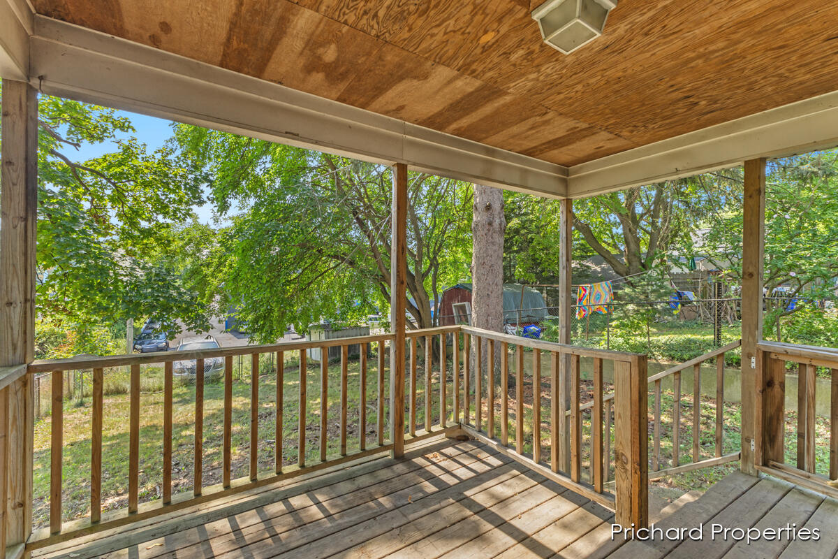 1222 Courtney Street NW