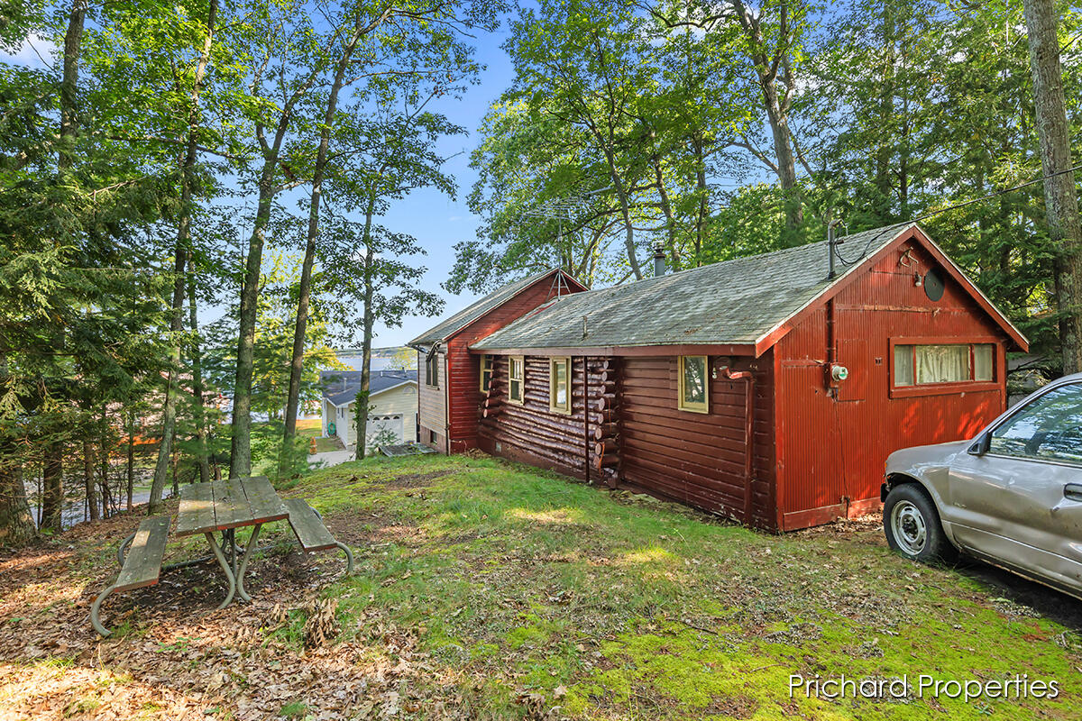 11670 Lake Shore Drive