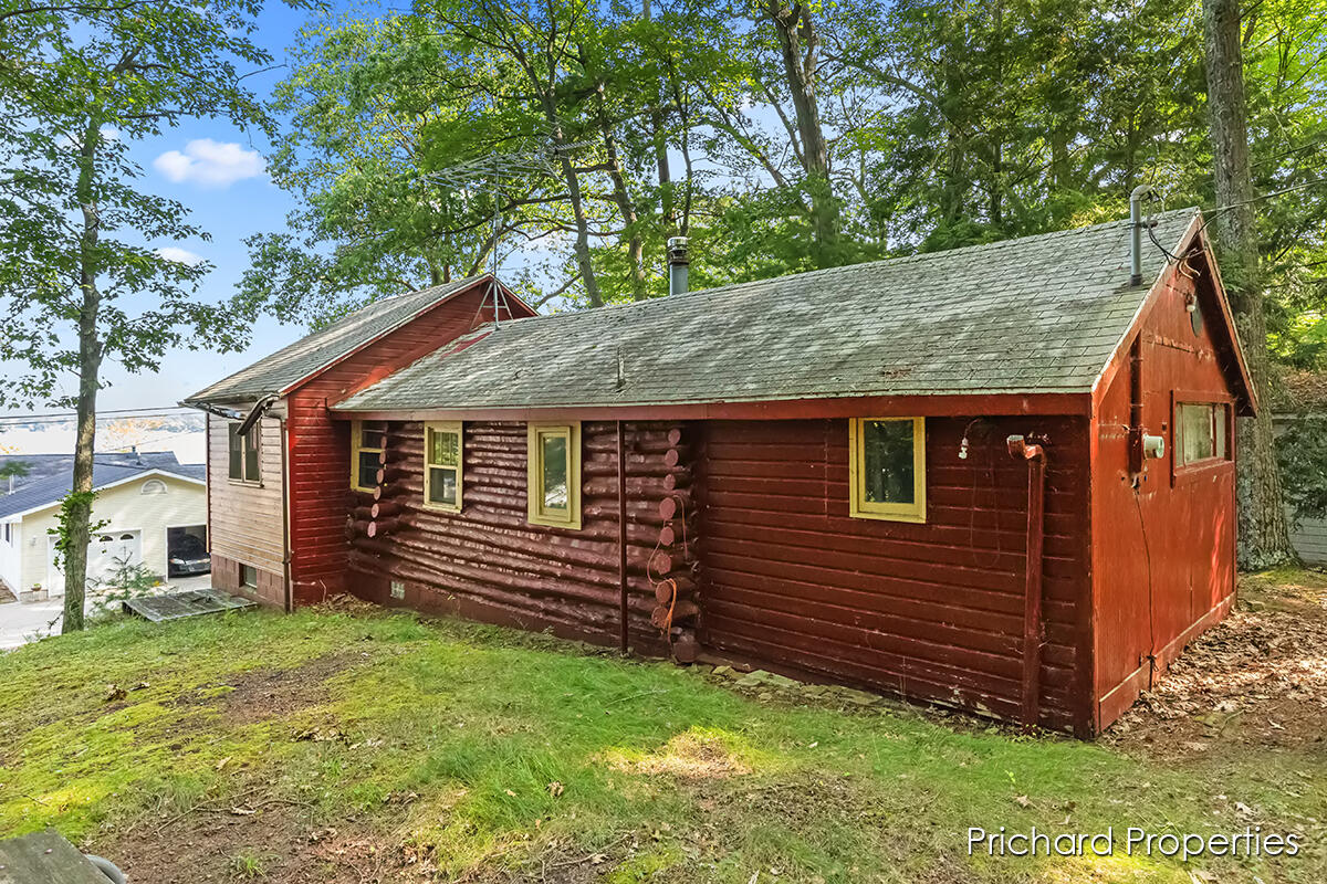 11670 Lake Shore Drive