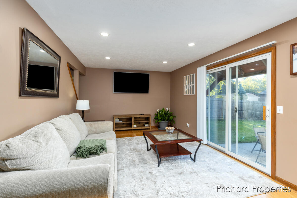 1630 Diamond Court NE