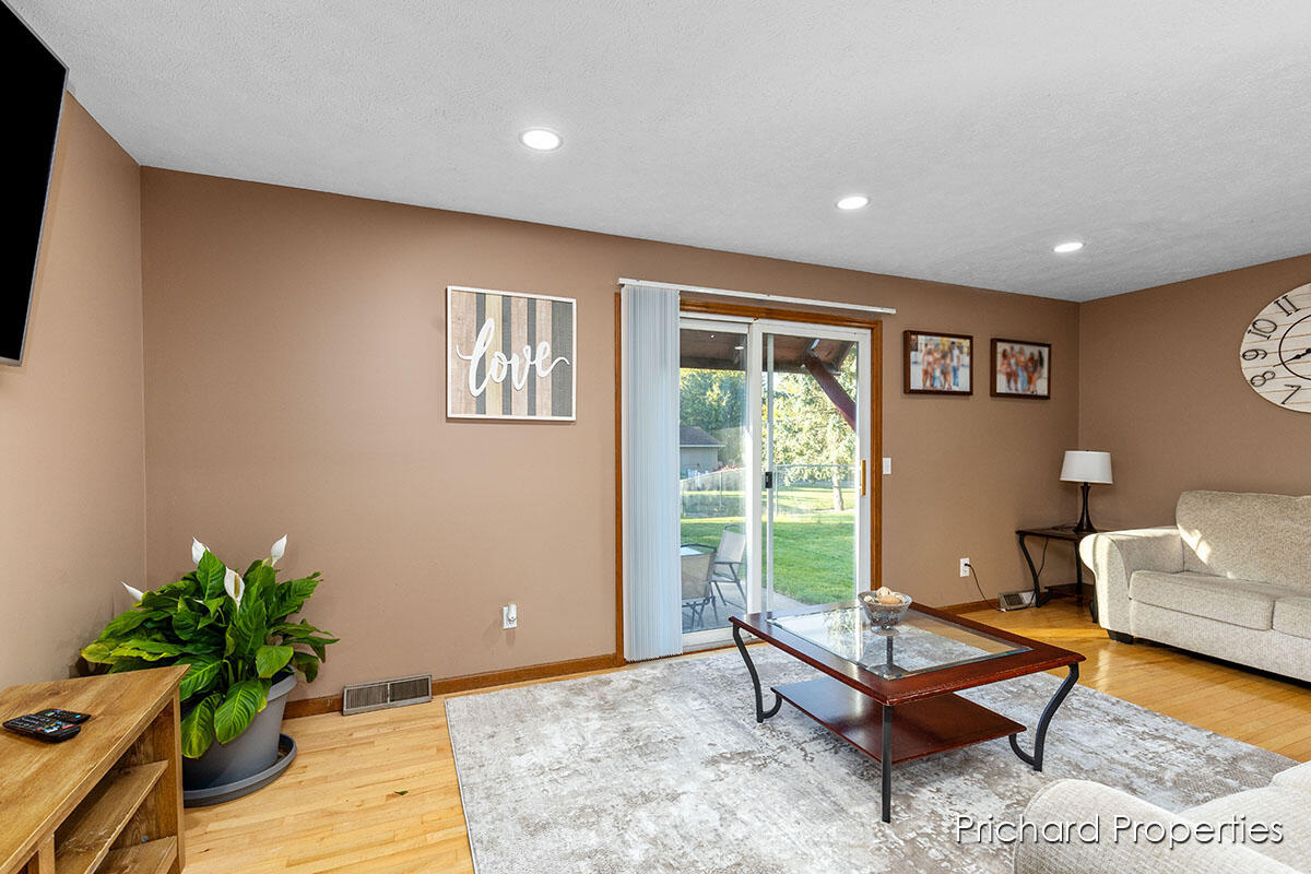 1630 Diamond Court NE