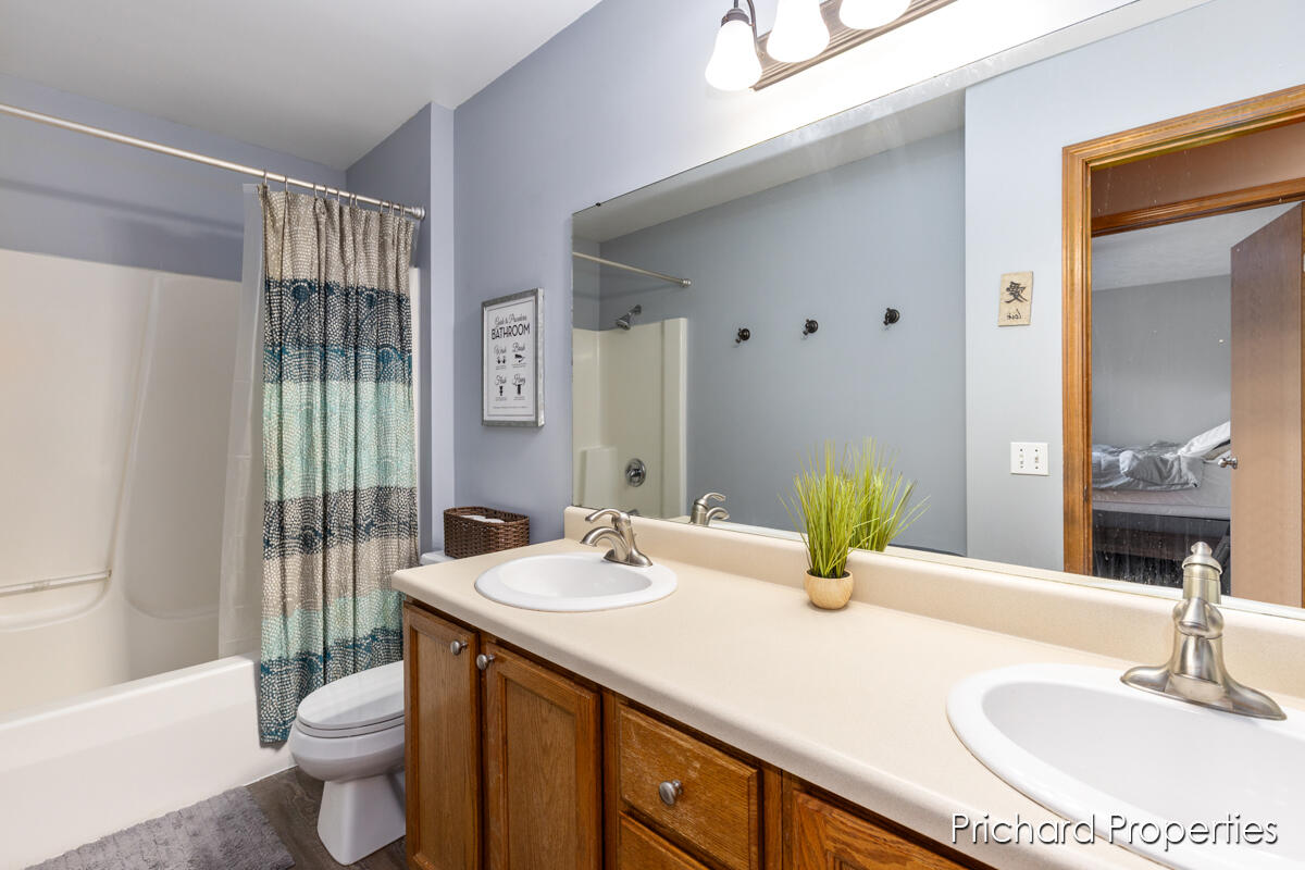 1630 Diamond Court NE