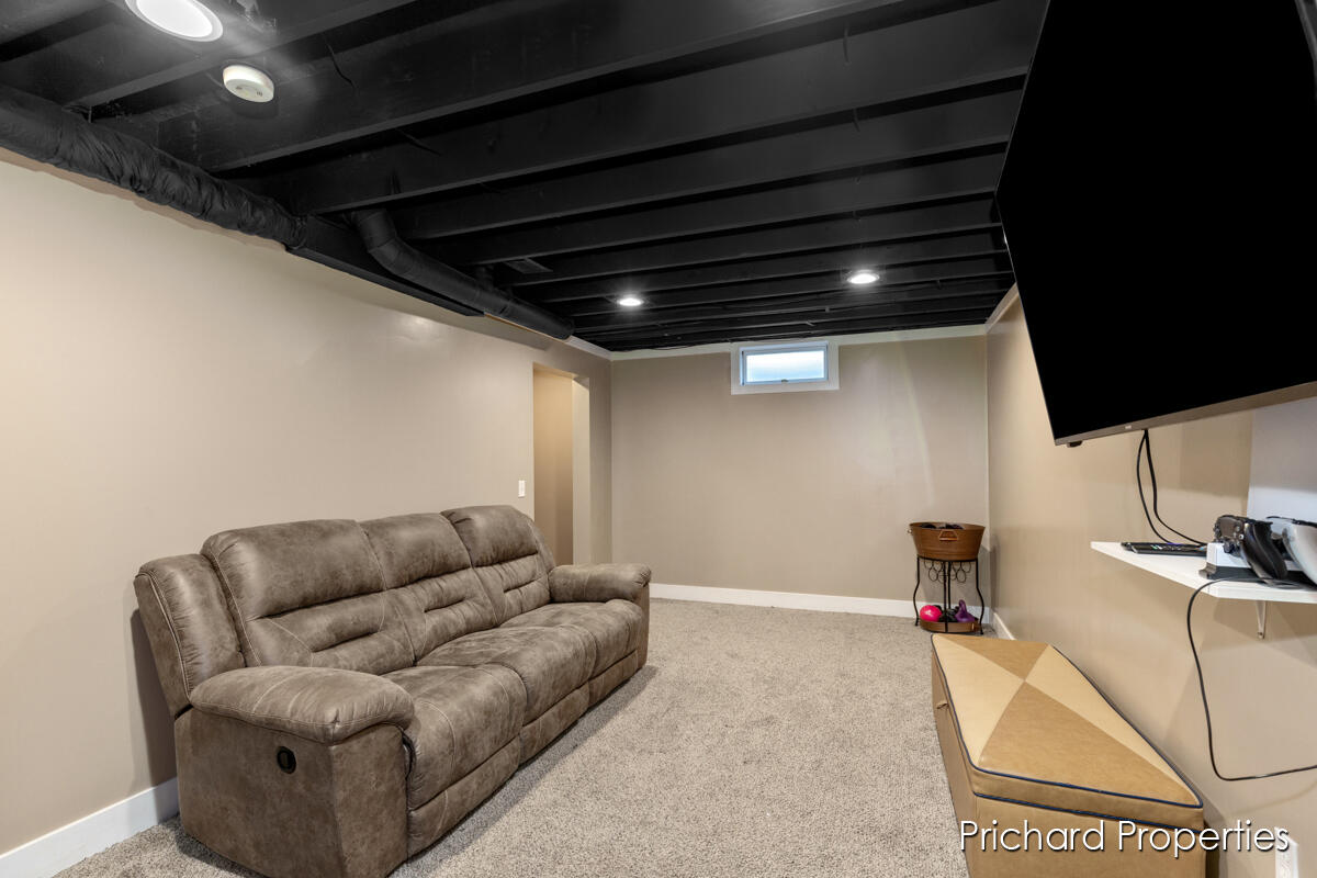 1630 Diamond Court NE