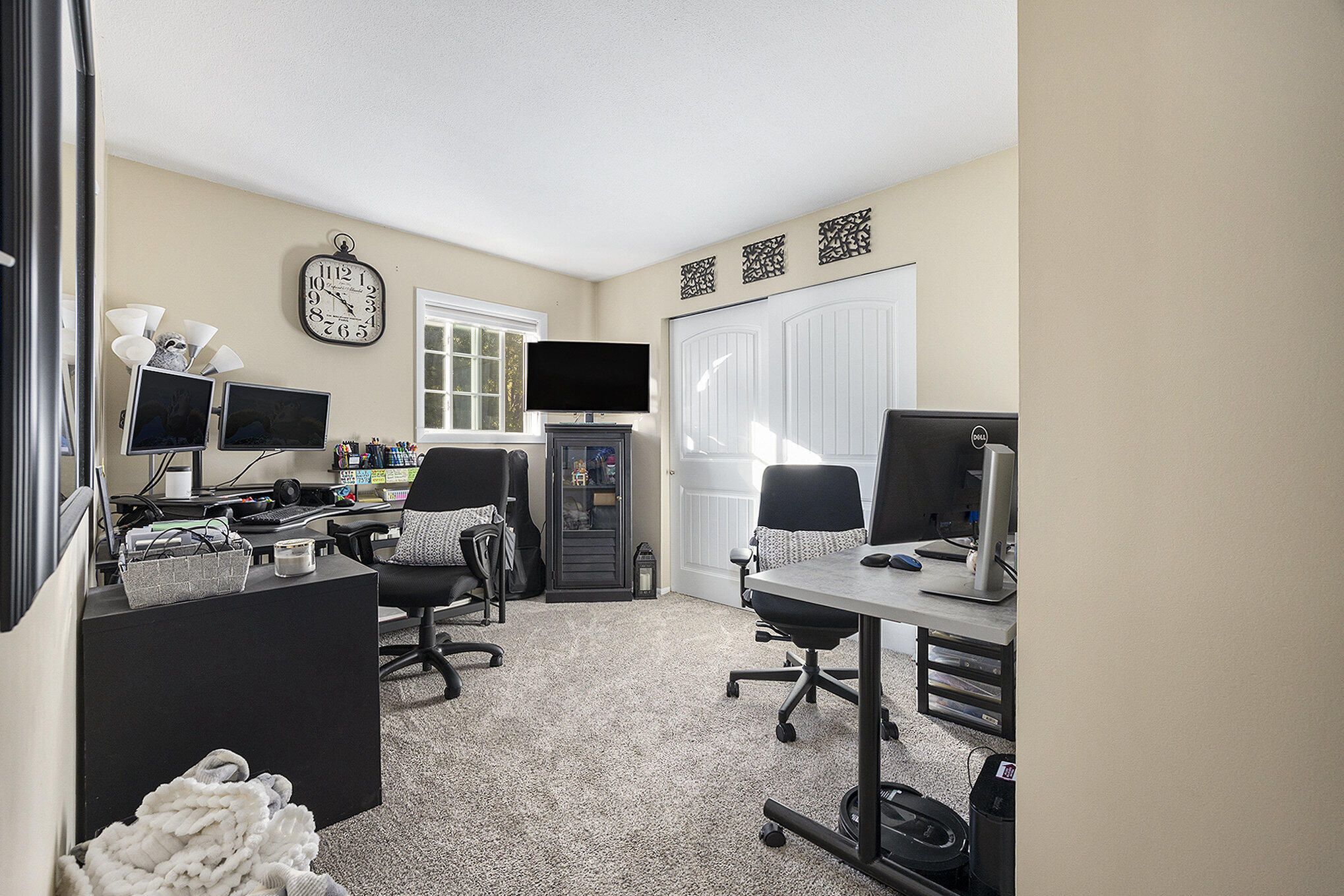 11071/ 11073 Mountain Ash Avenue NW