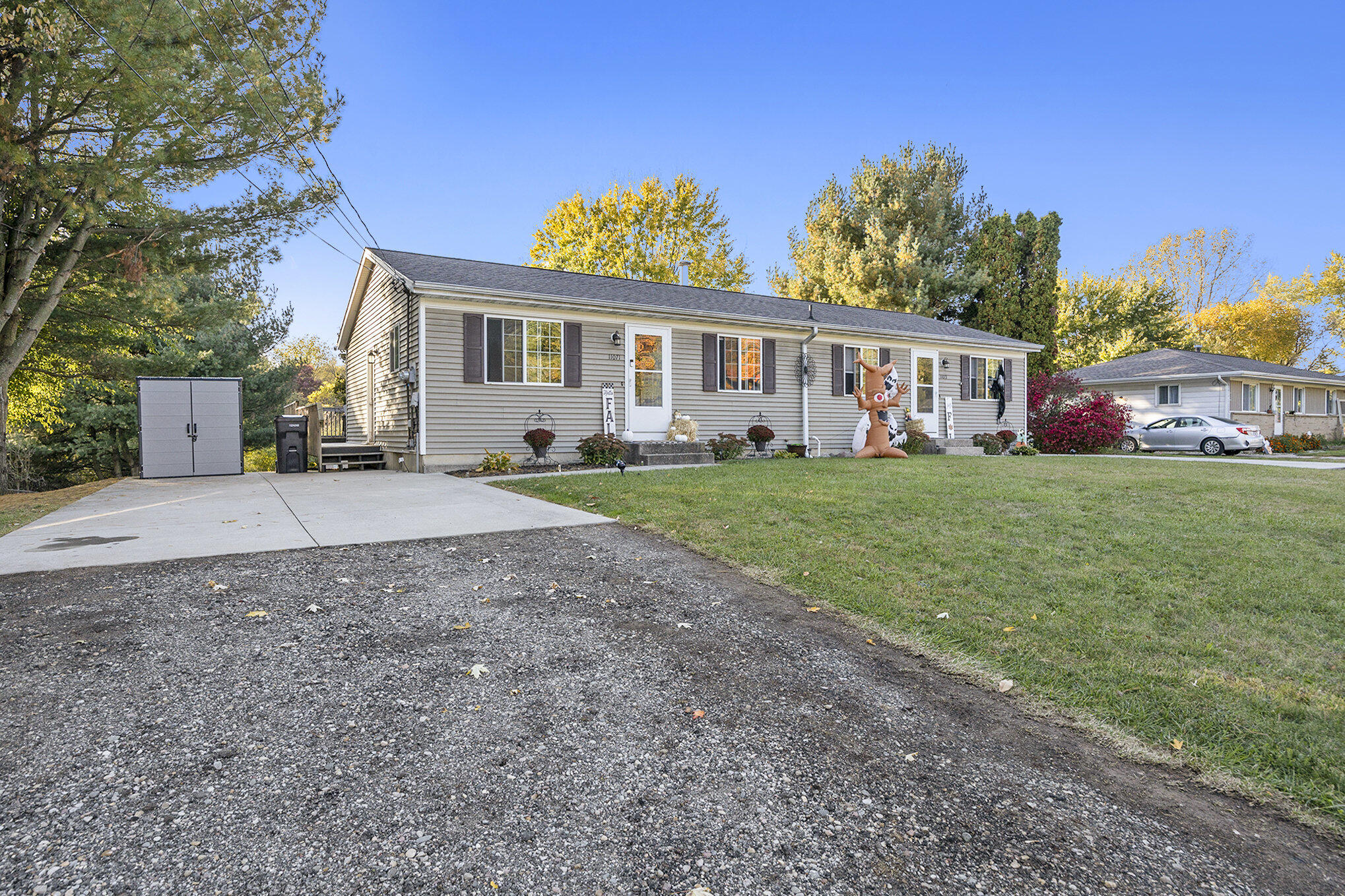 11071/ 11073 Mountain Ash Avenue NW