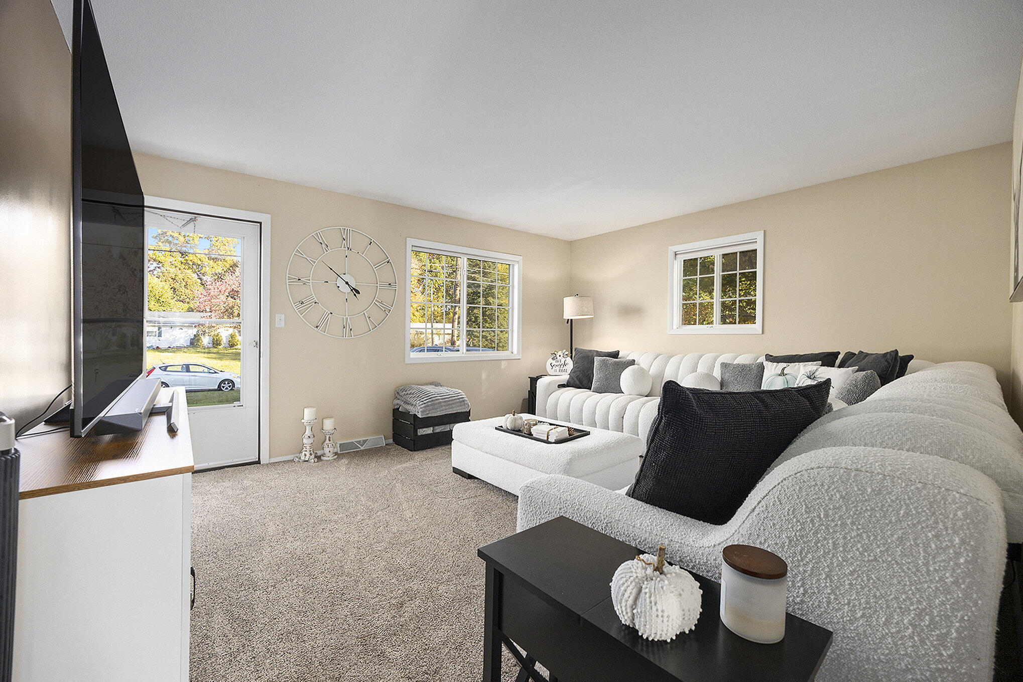 11071/ 11073 Mountain Ash Avenue NW