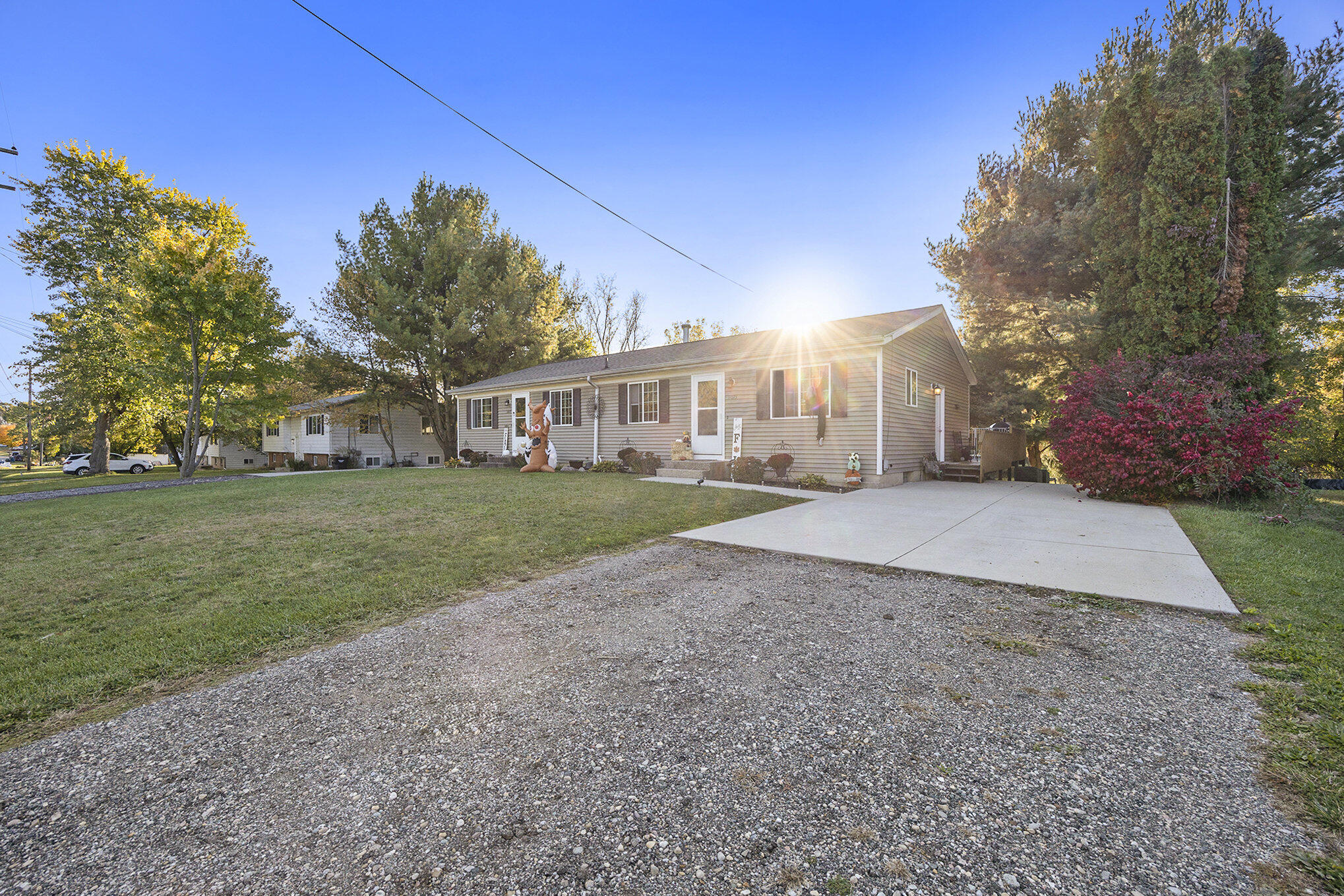 11071/ 11073 Mountain Ash Avenue NW