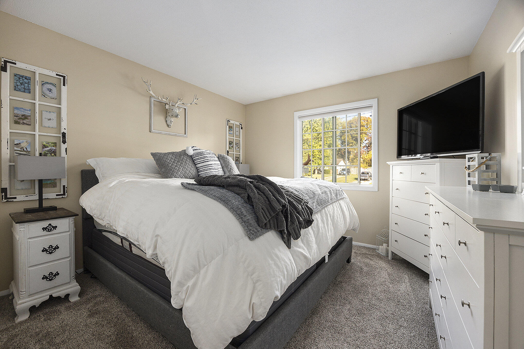 11071/ 11073 Mountain Ash Avenue NW