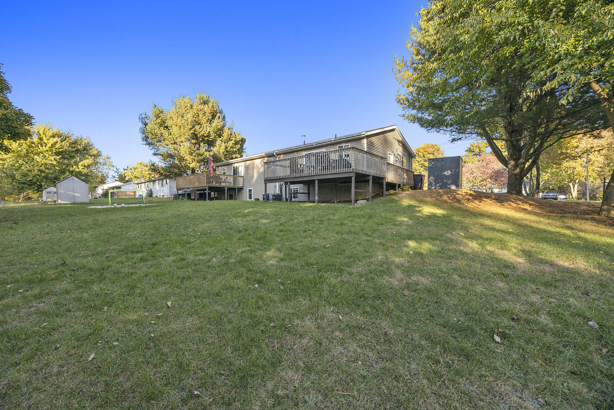 11071/ 11073 Mountain Ash Avenue NW