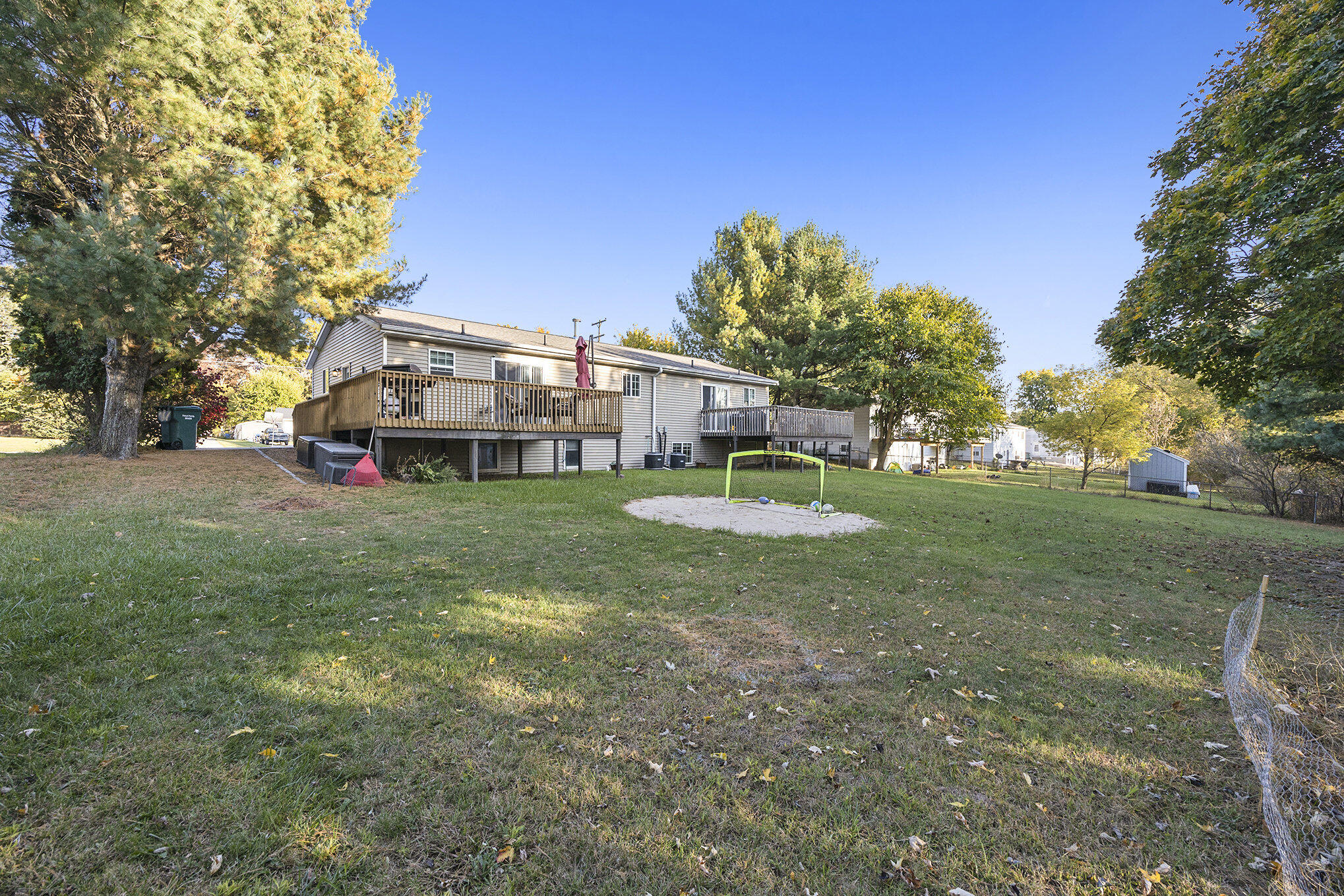 11071/ 11073 Mountain Ash Avenue NW