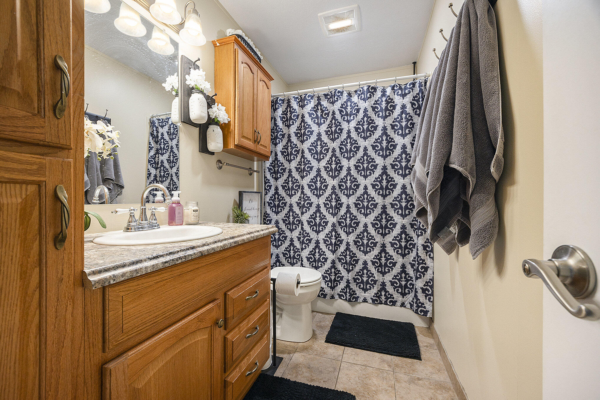 11071/ 11073 Mountain Ash Avenue NW