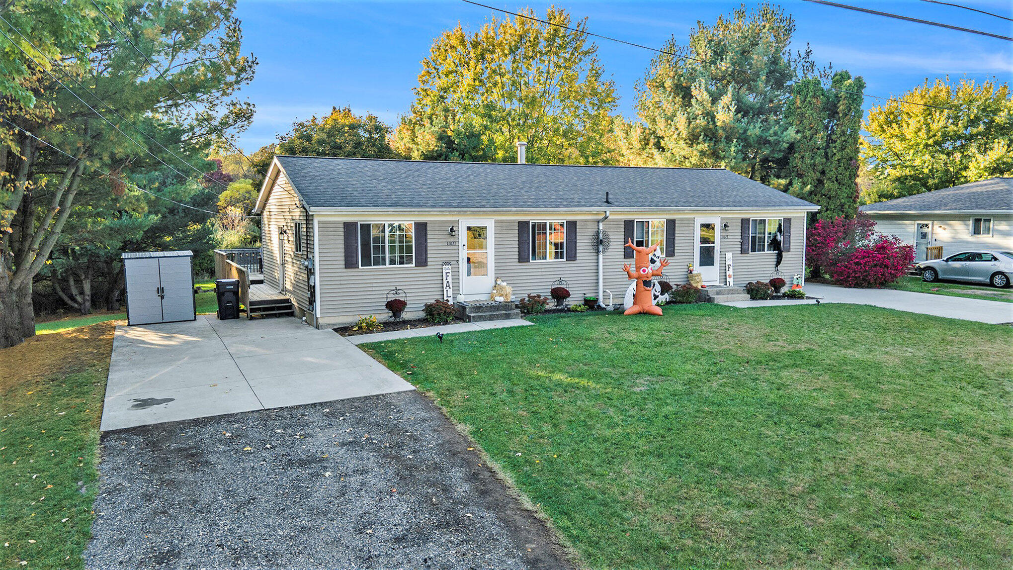 11071/ 11073 Mountain Ash Avenue NW