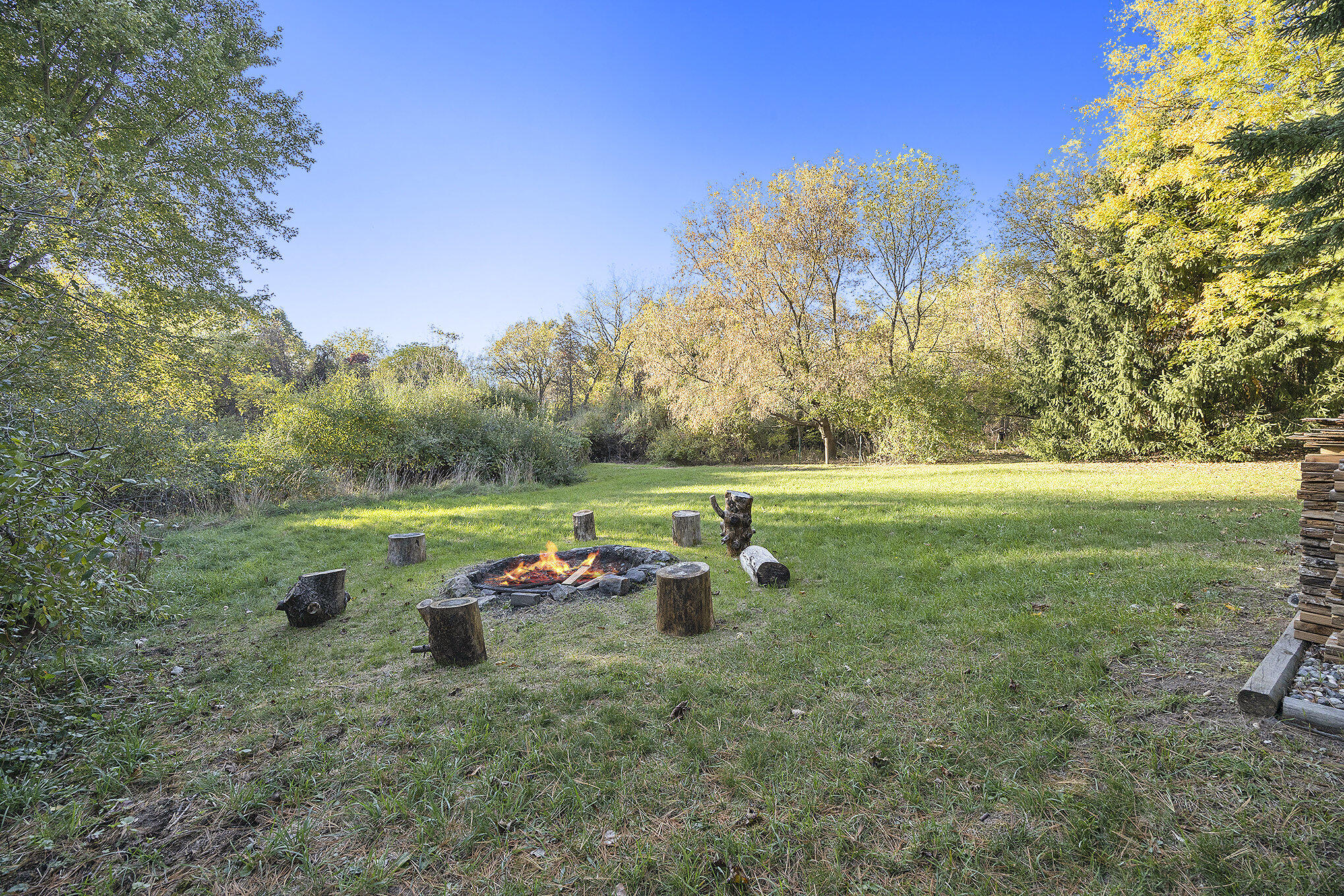 11071/ 11073 Mountain Ash Avenue NW