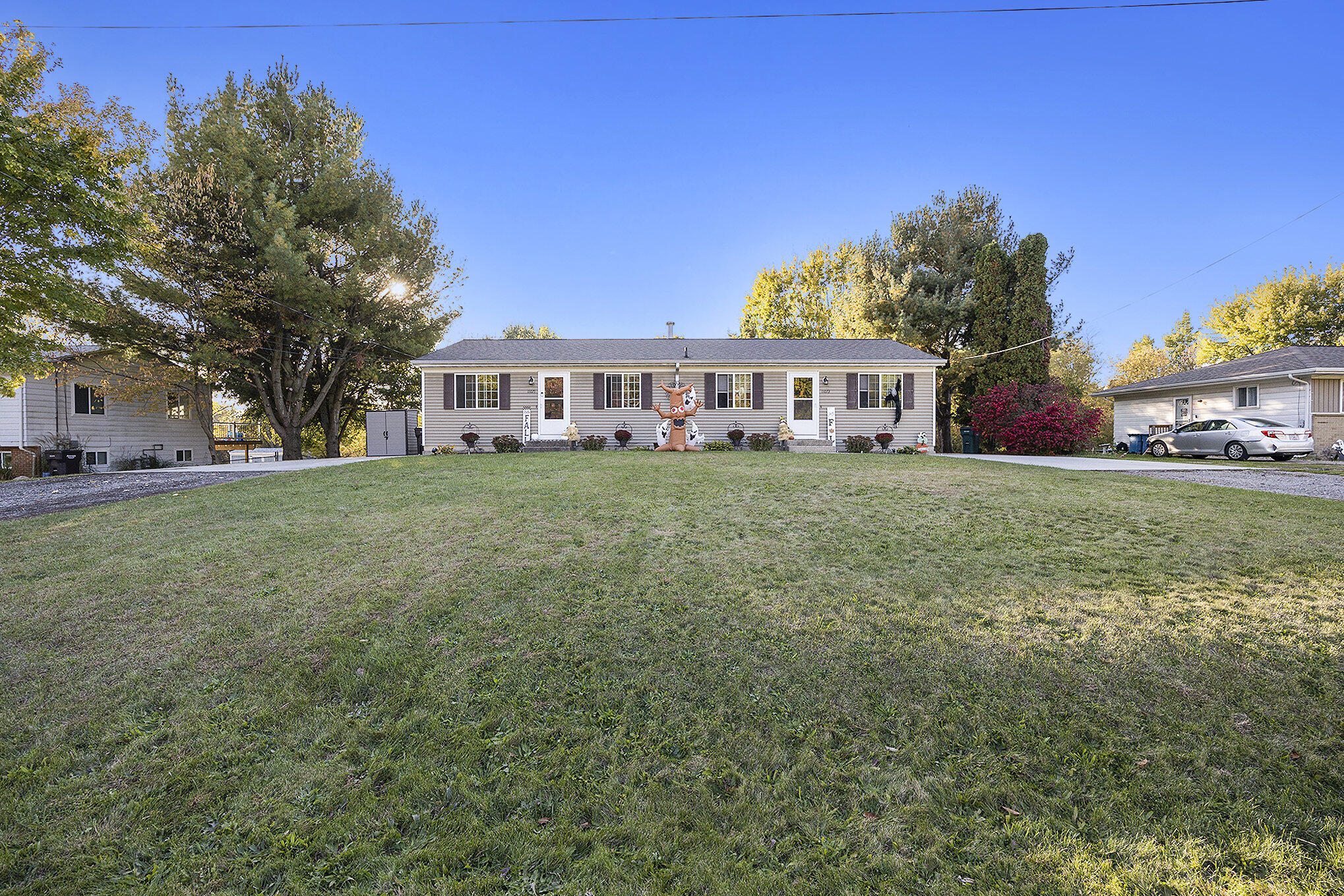 11071/ 11073 Mountain Ash Avenue NW