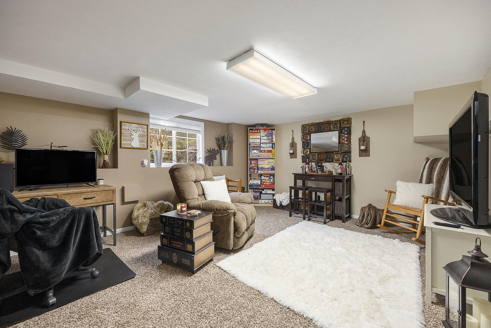 11071/ 11073 Mountain Ash Avenue NW