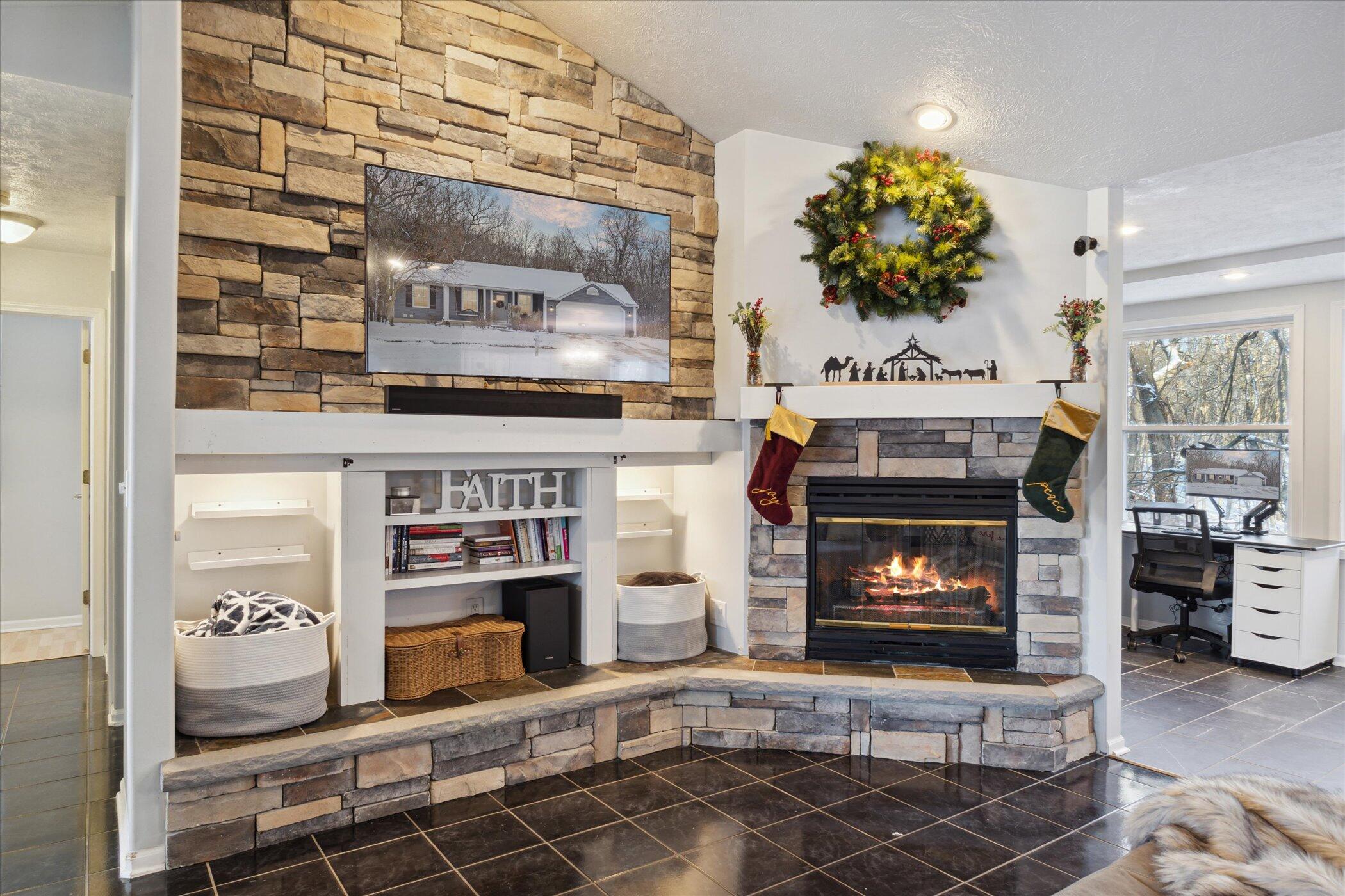 4238 Summerwind Avenue NE