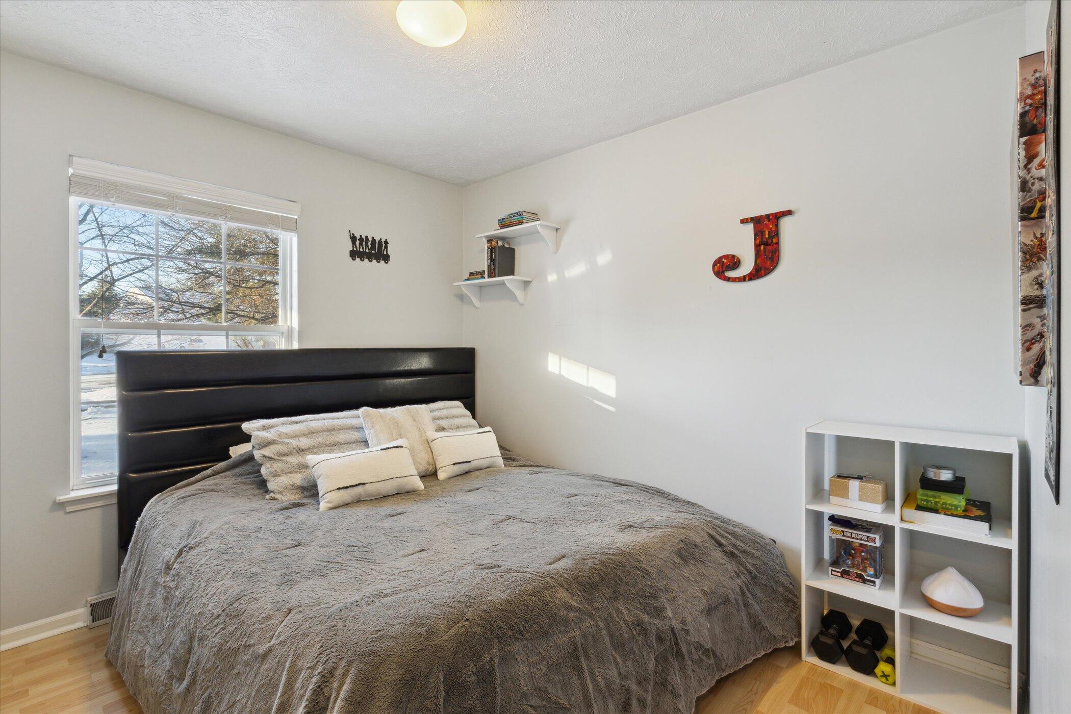 4238 Summerwind Avenue NE