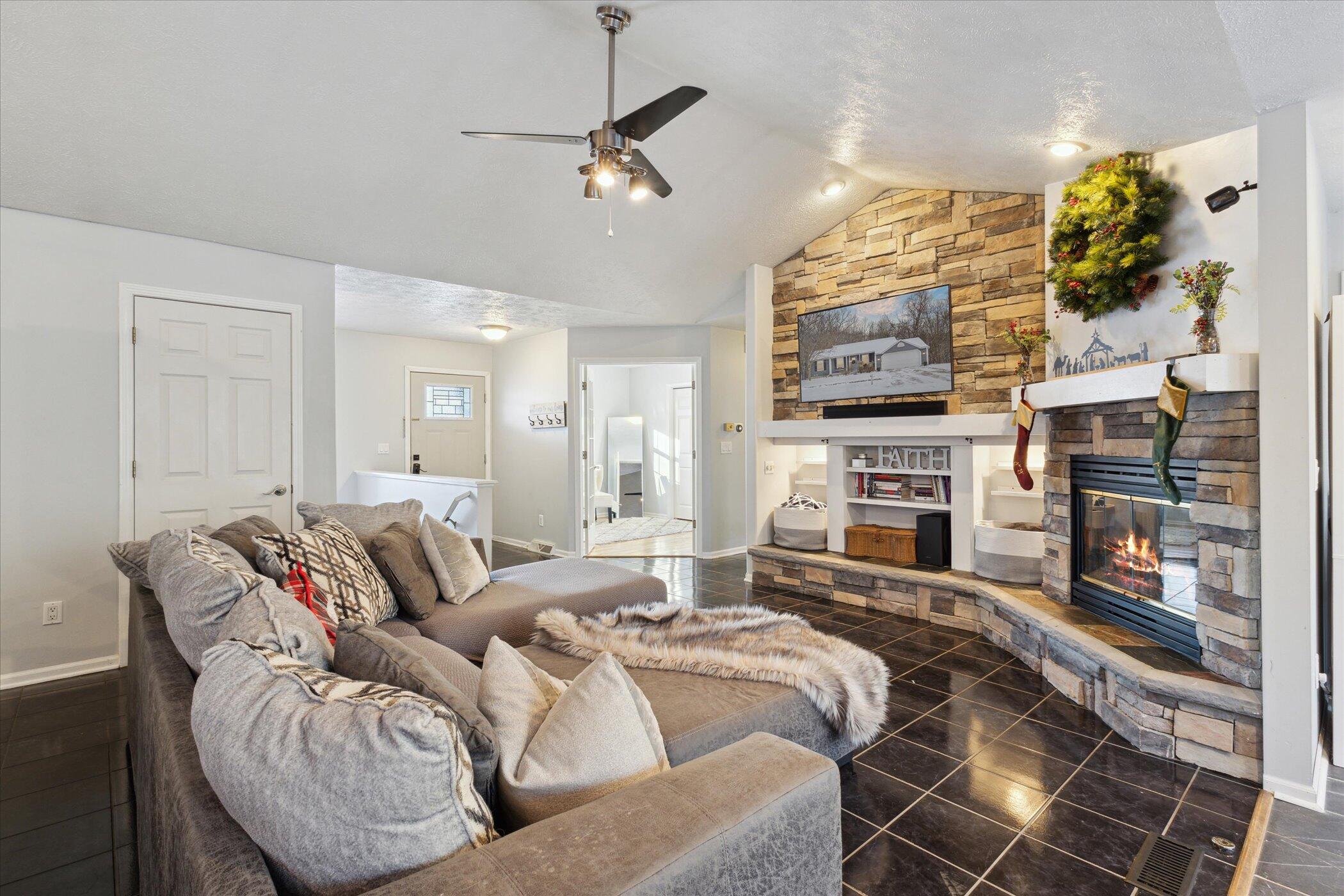 4238 Summerwind Avenue NE