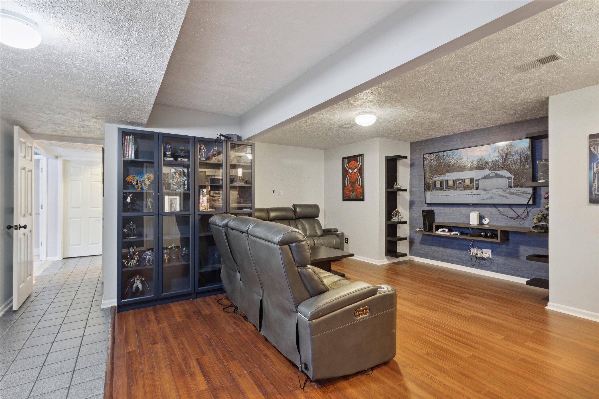 4238 Summerwind Avenue NE