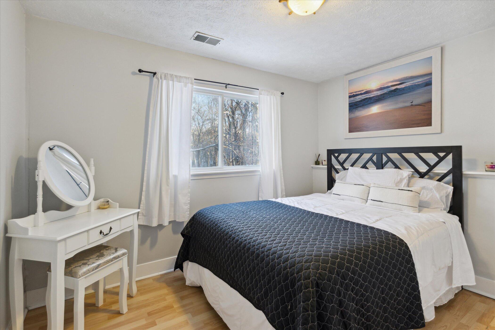 4238 Summerwind Avenue NE