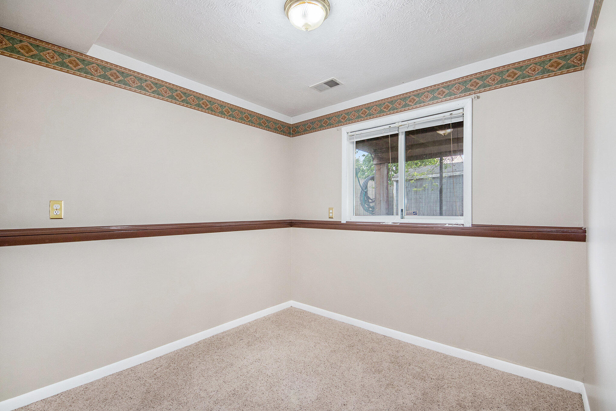 734 Springwood Drive SE