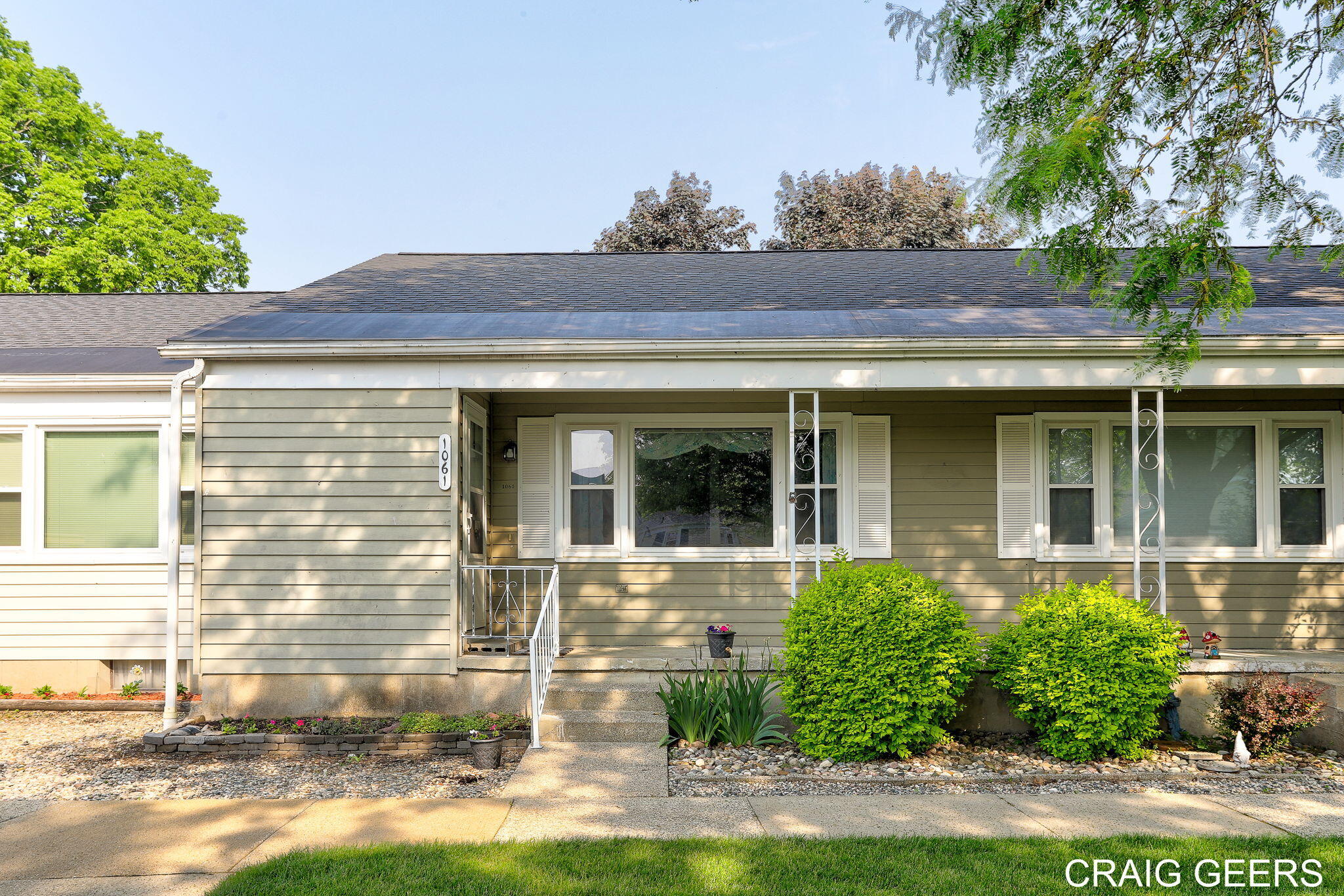 1061 Village Lane, 235