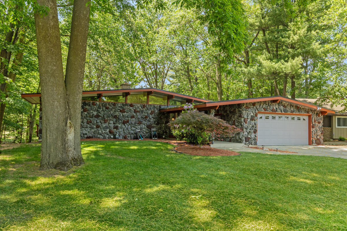 4675 Grenadier Drive SW