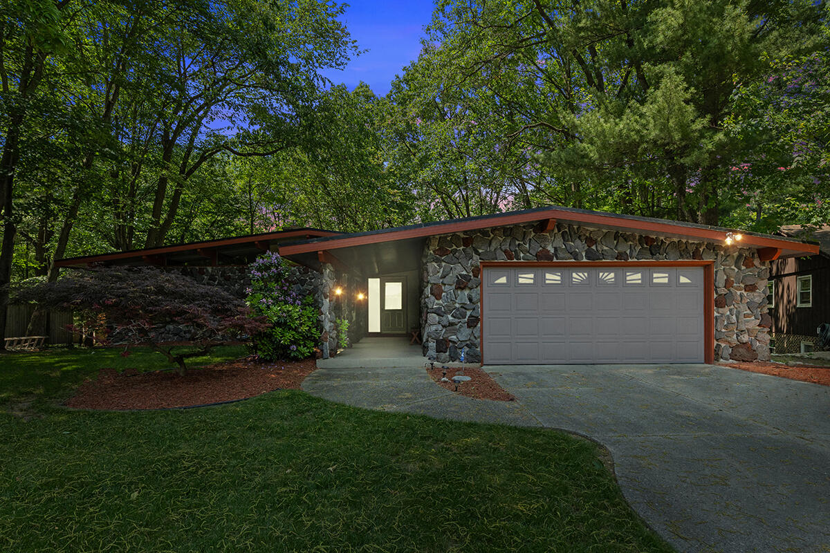 4675 Grenadier Drive SW