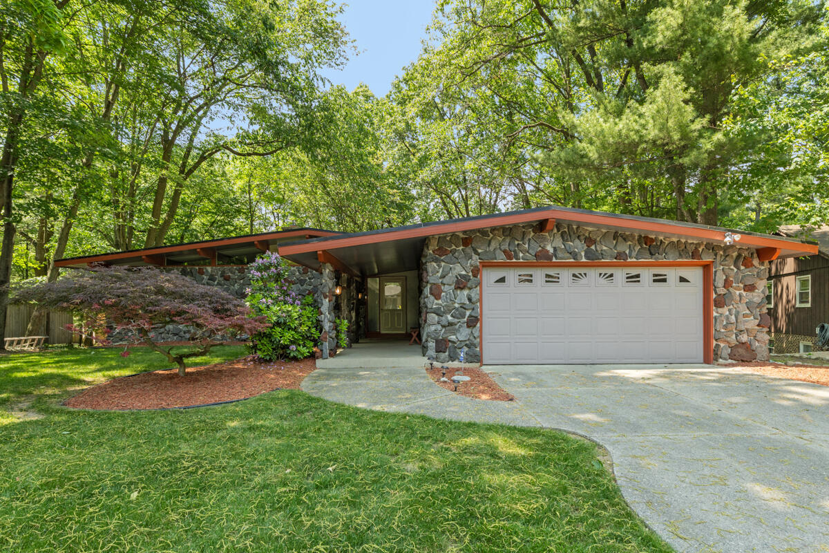 4675 Grenadier Drive SW